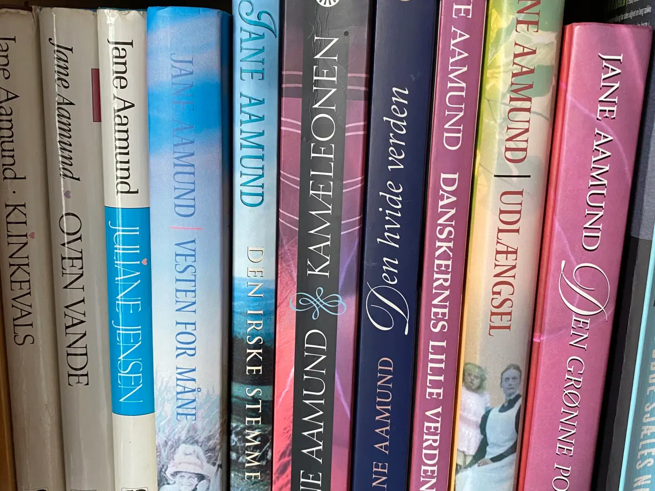 Billede 1 - Jane Aamund 10 bøger