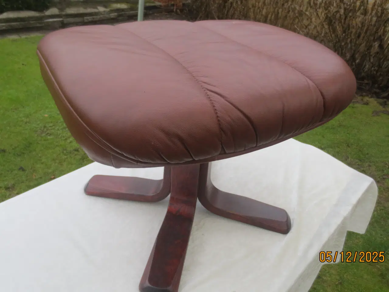 Billede 4 - 1 stk Fodskammel med Brunt læder