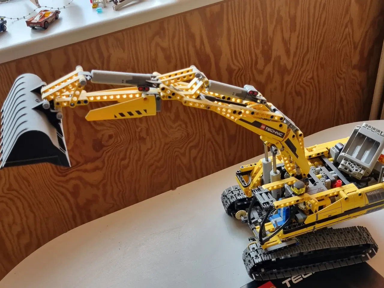 Billede 2 - Lego Technic, Motoriseret Excavator, nr 8043