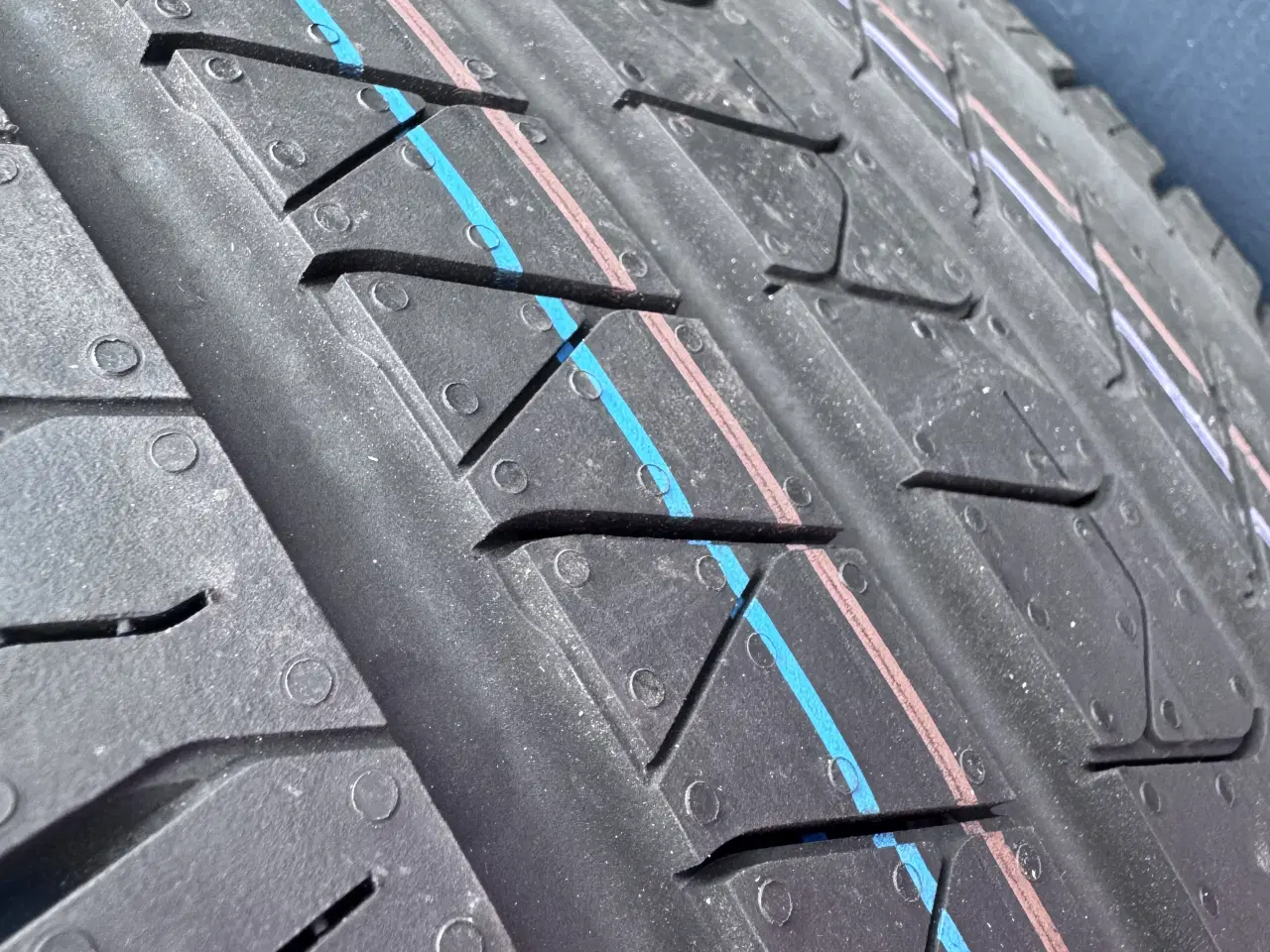 Billede 3 - 4stk spritnye Barum Bravuris 6 245/40-19