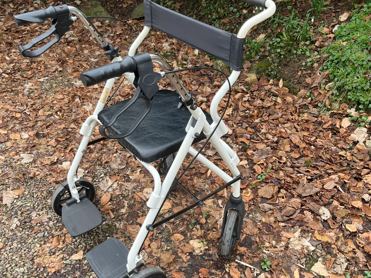Billede 2 - Rollator/ kørestol