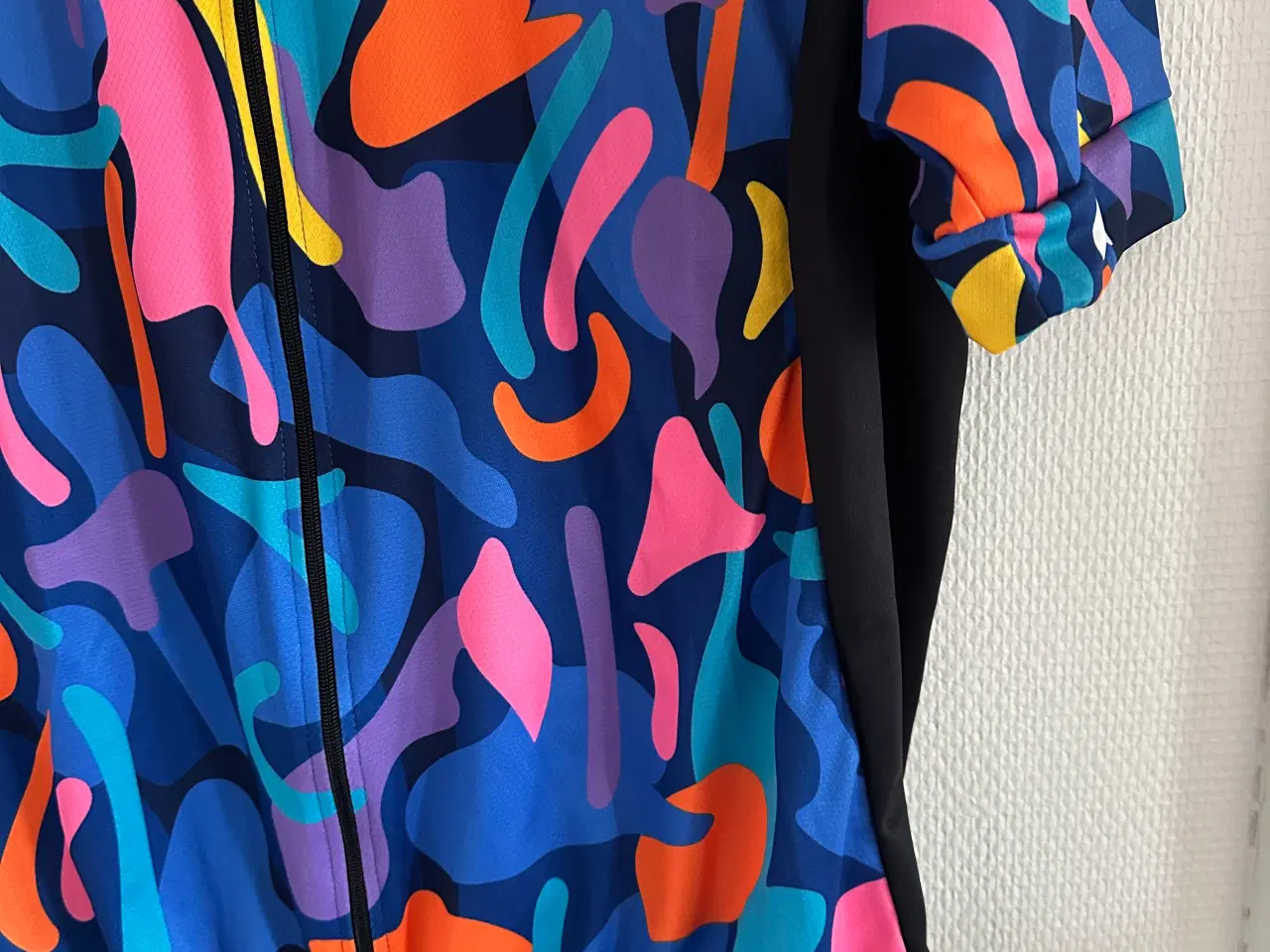 Billede 2 - Farverig plus size cykeltrøje 