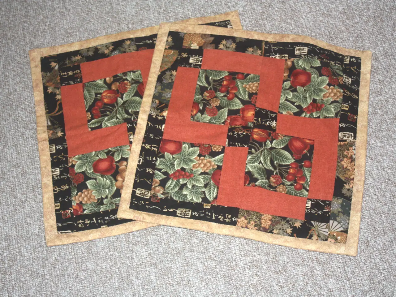Billede 1 - Patchwork pudebetræk 38 cm x 38 cm 2 stk.