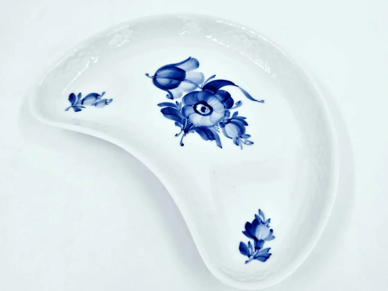 Billede 11 - Royal Copenhagen Blå Blomst Flettet Halvmåne Asiet