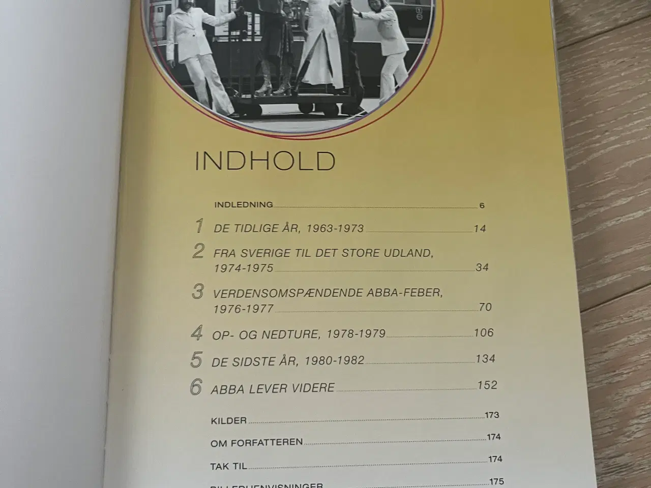 Billede 12 - ABBA samleobjekter - bl.a. bøger og puslespil