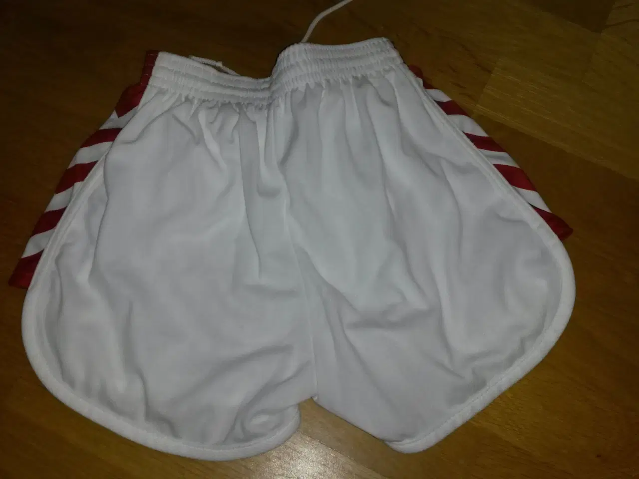 Billede 2 - Hummel shorts str. 10 år