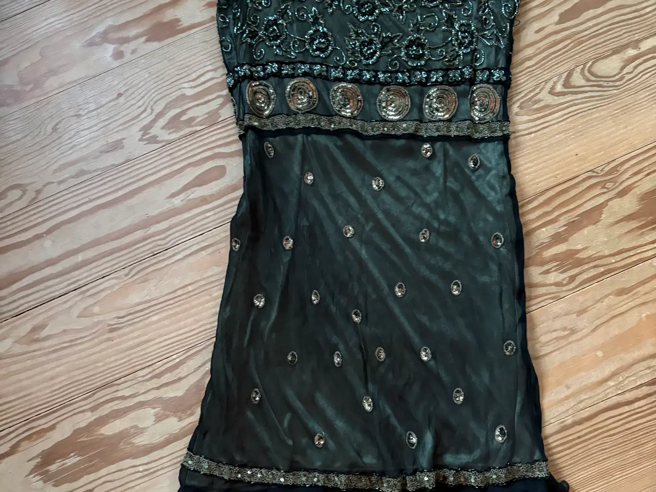 Billede 3 - Cocktail kjole i Silke - Str. M - grøn/sort