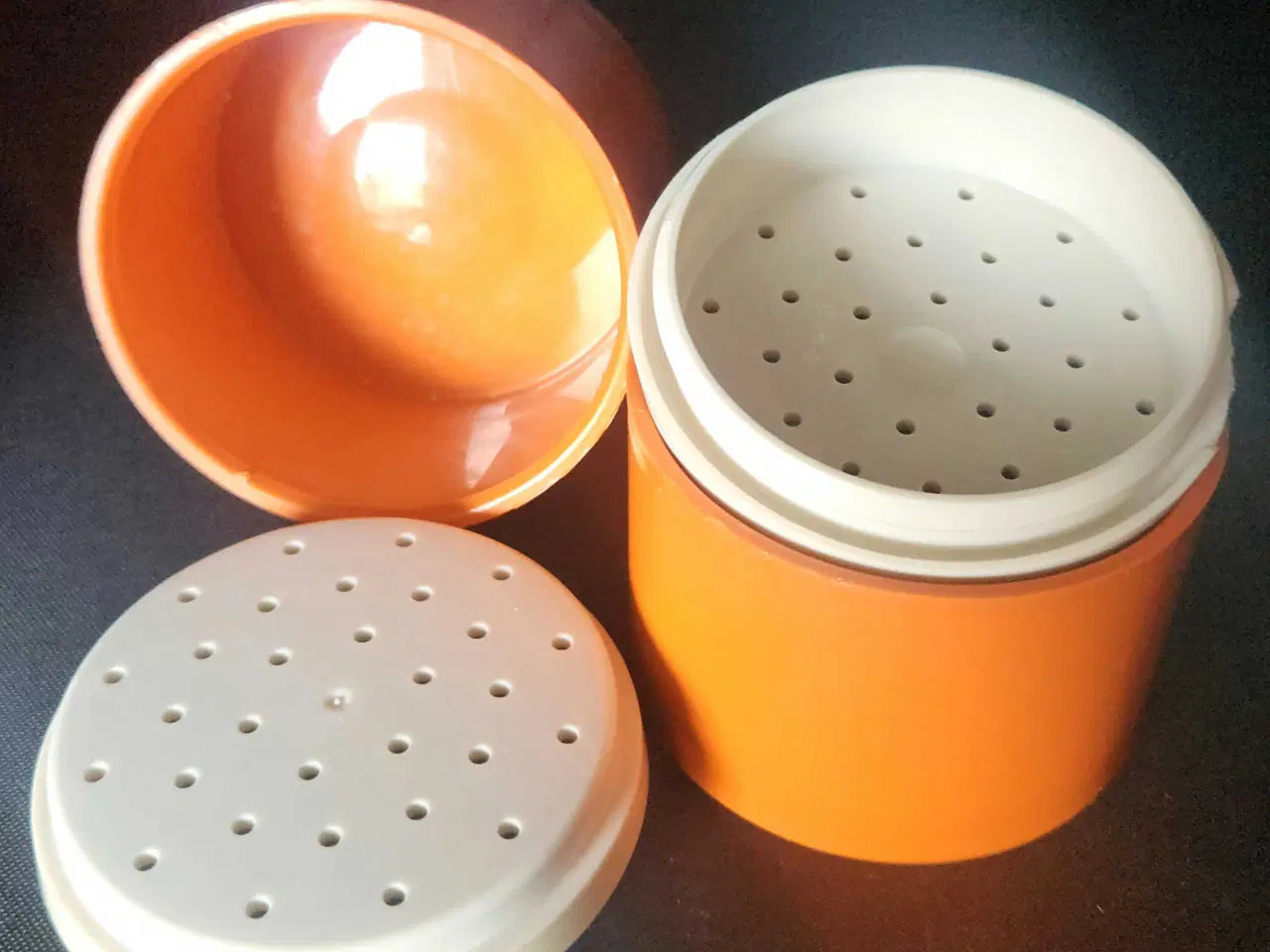 Billede 3 - Tupperware Retrofarvet Strøbeholdere 