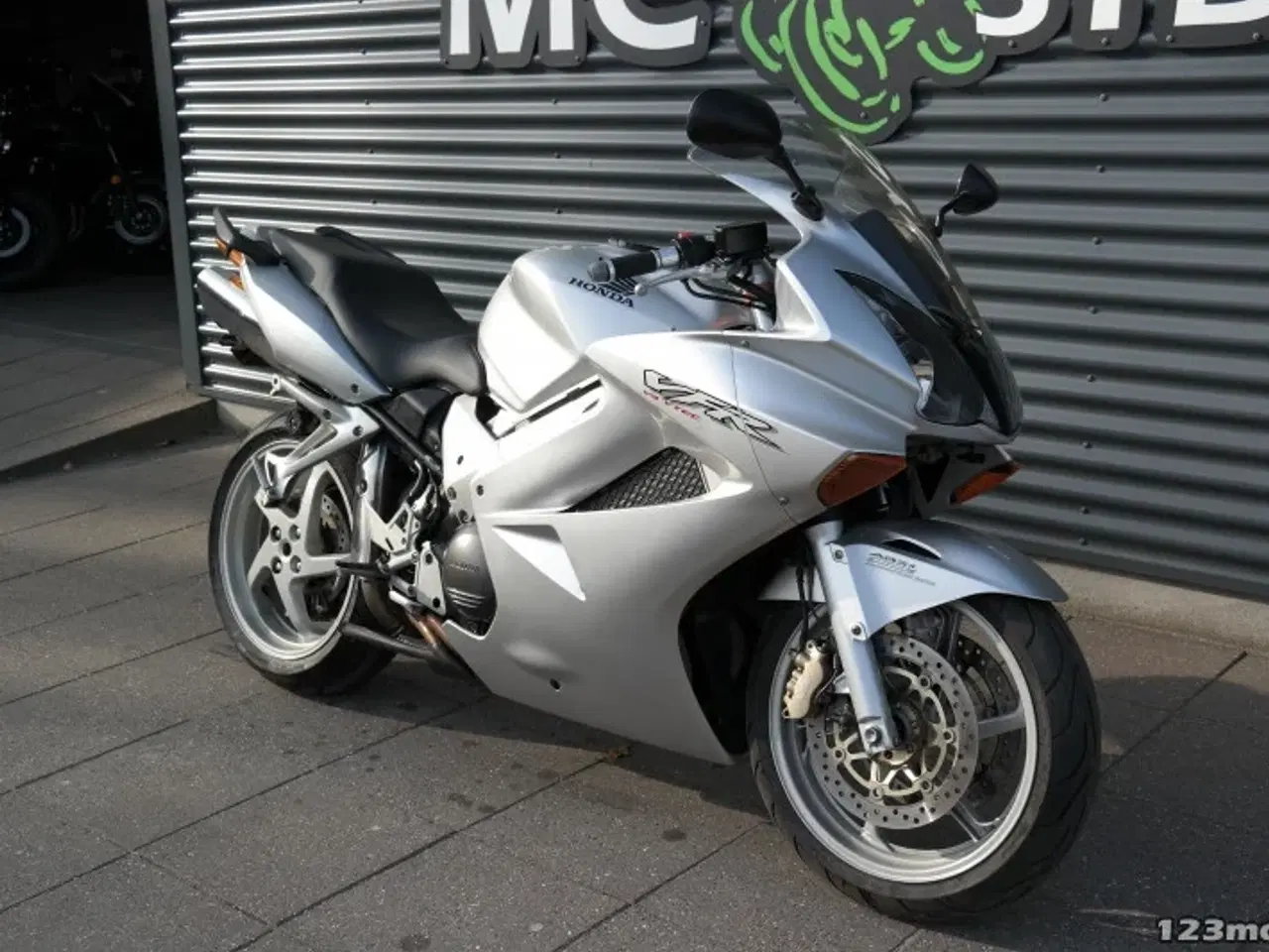 Billede 2 - Honda VFR 800 F MC-SYD       BYTTER GERNE