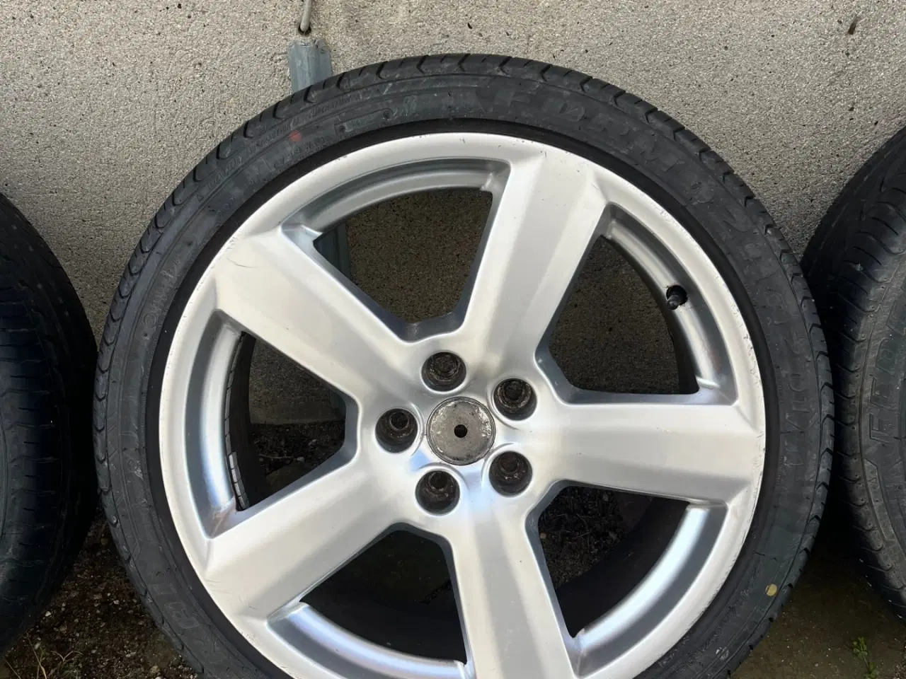 Billede 3 - Alufælge sommerdæk 225 brede 5x100