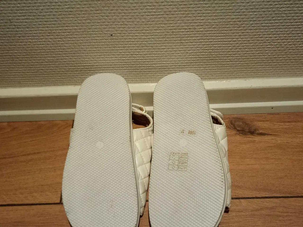 Billede 2 - Damesandaler med Velcro, Andet, hvid, str. 37.