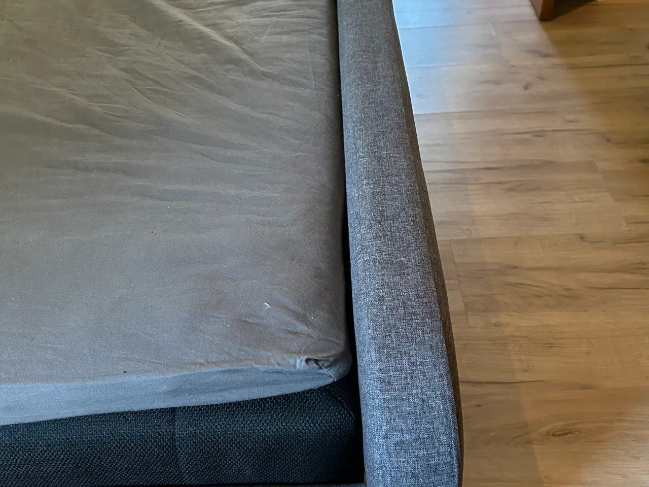 Billede 3 - Seng med ramme 