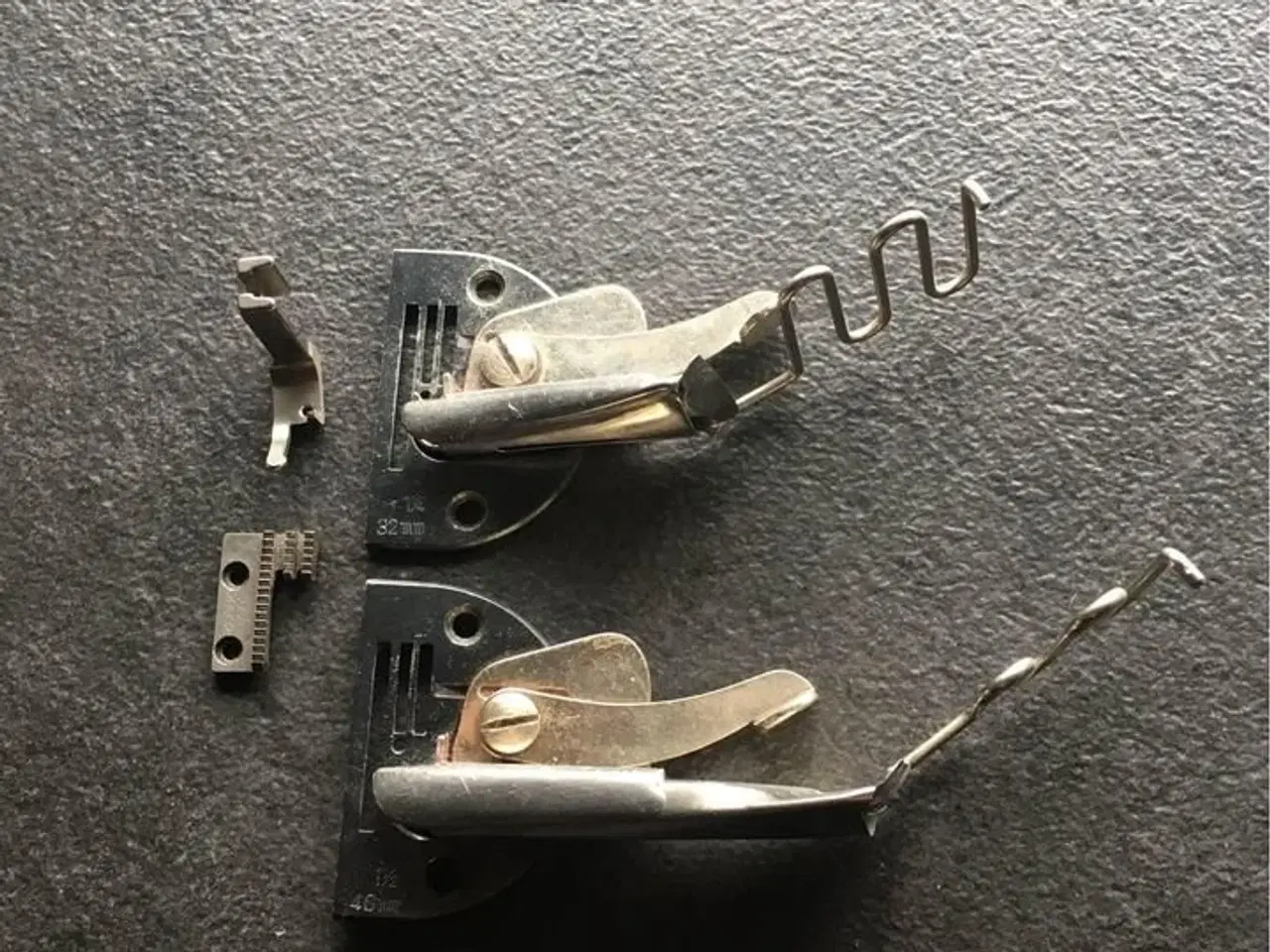 Billede 1 - Kantbåndfødder fra nedlagt systue