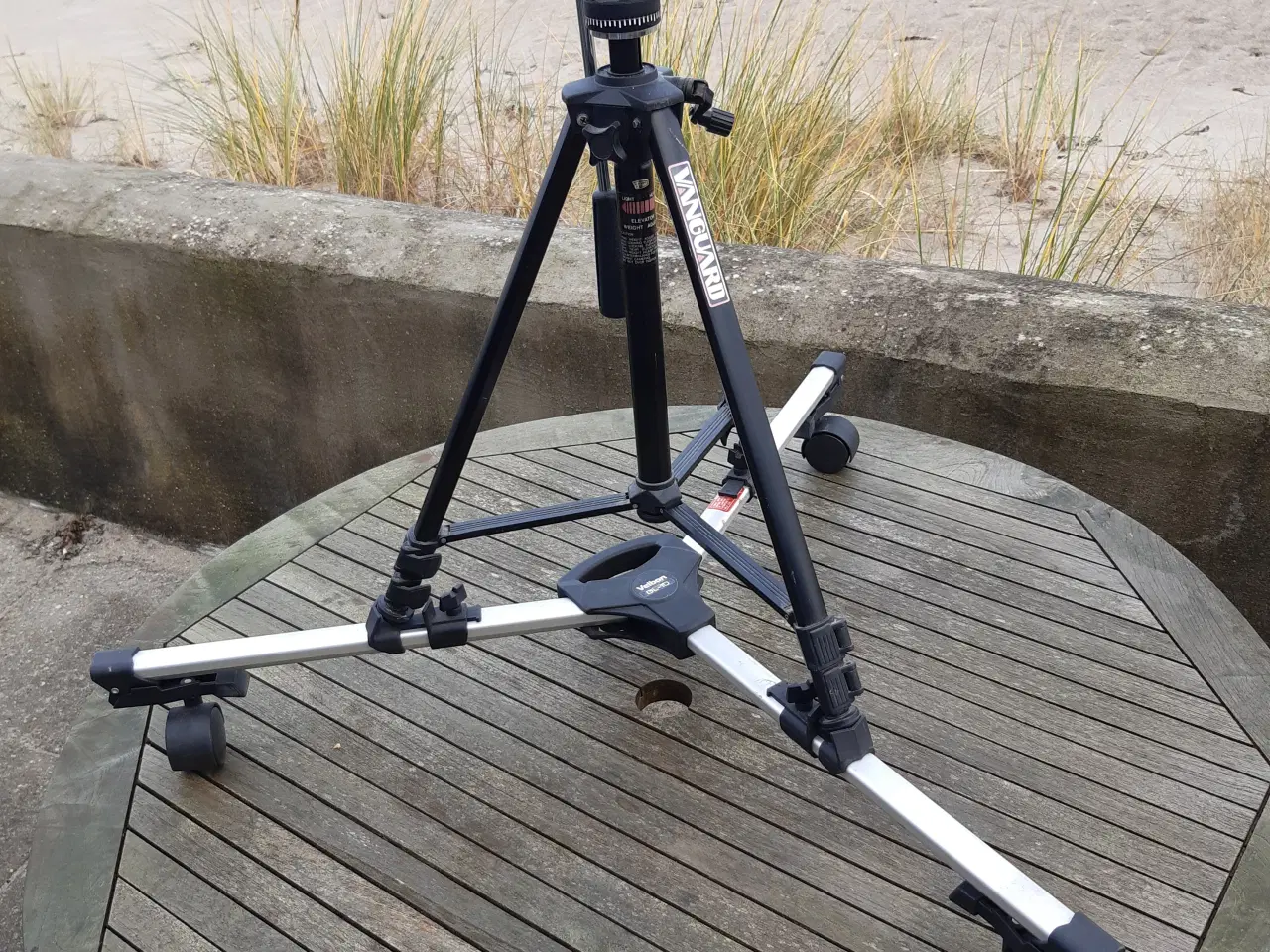 Billede 1 - Tripod Vanguard + kørehjul