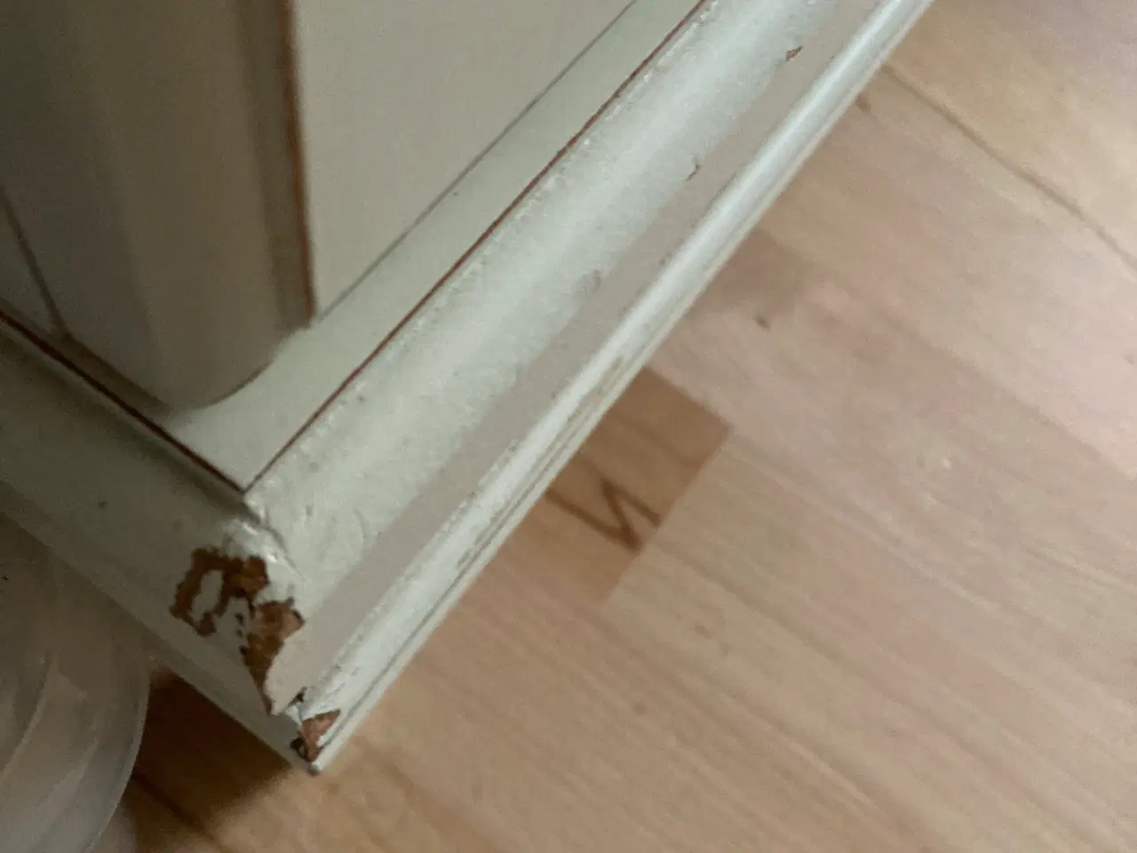 Billede 3 - Skænk i cremefarvet