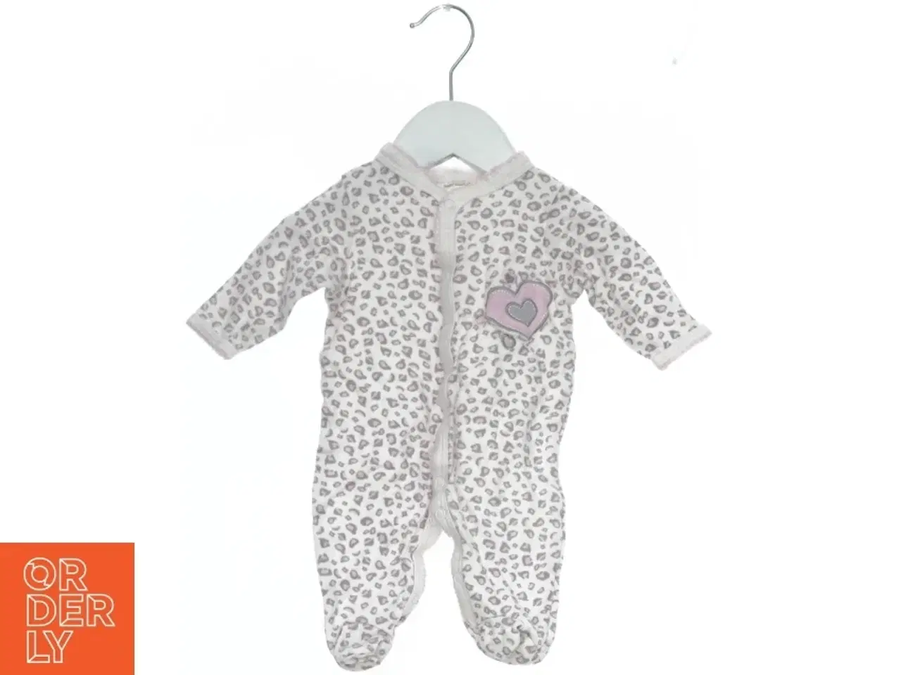 Billede 1 - Babysparkedragt med dyreprint og hjerte motiv fra Babyworks (str. 62)
