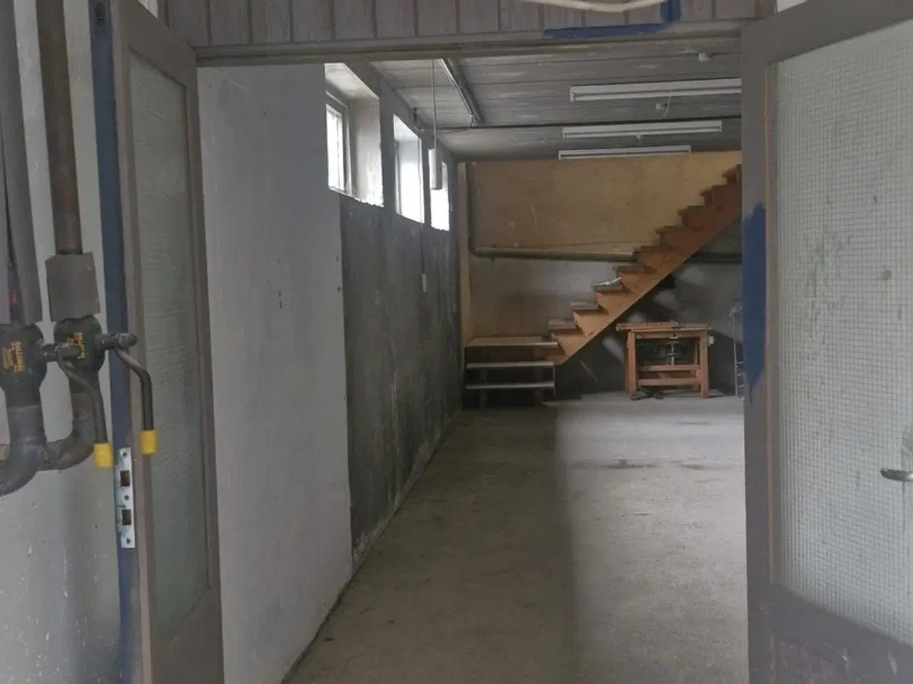 Billede 3 - Regulært lager lokale centralt i Egå.