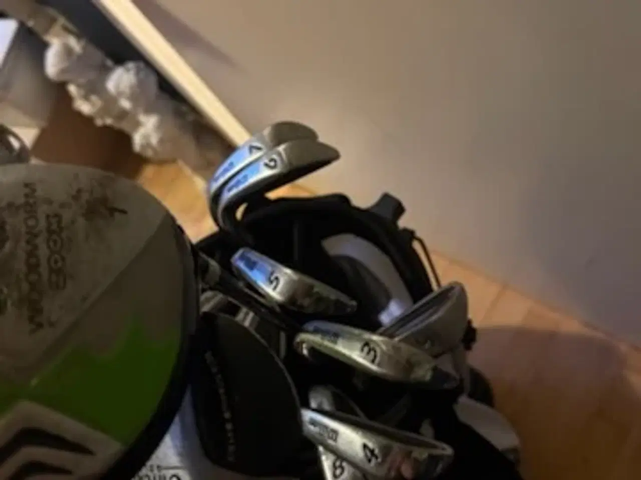 Billede 4 - Golfudstyr  mef det hele 