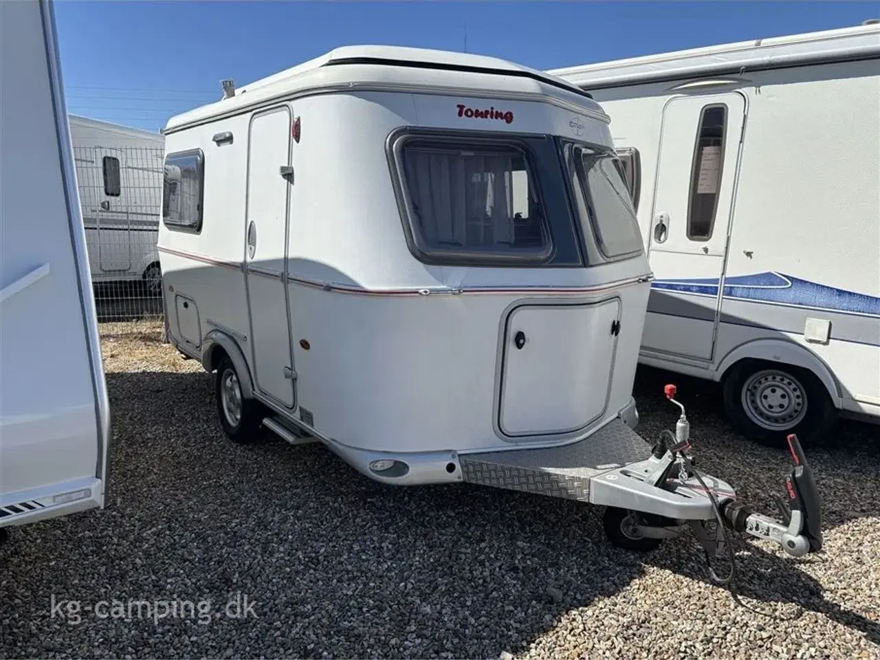 Billede 2 - 2012 - Hymer Touring Familia 310   Kompakt retrovogn med lufttelt – perfekt til weekendture