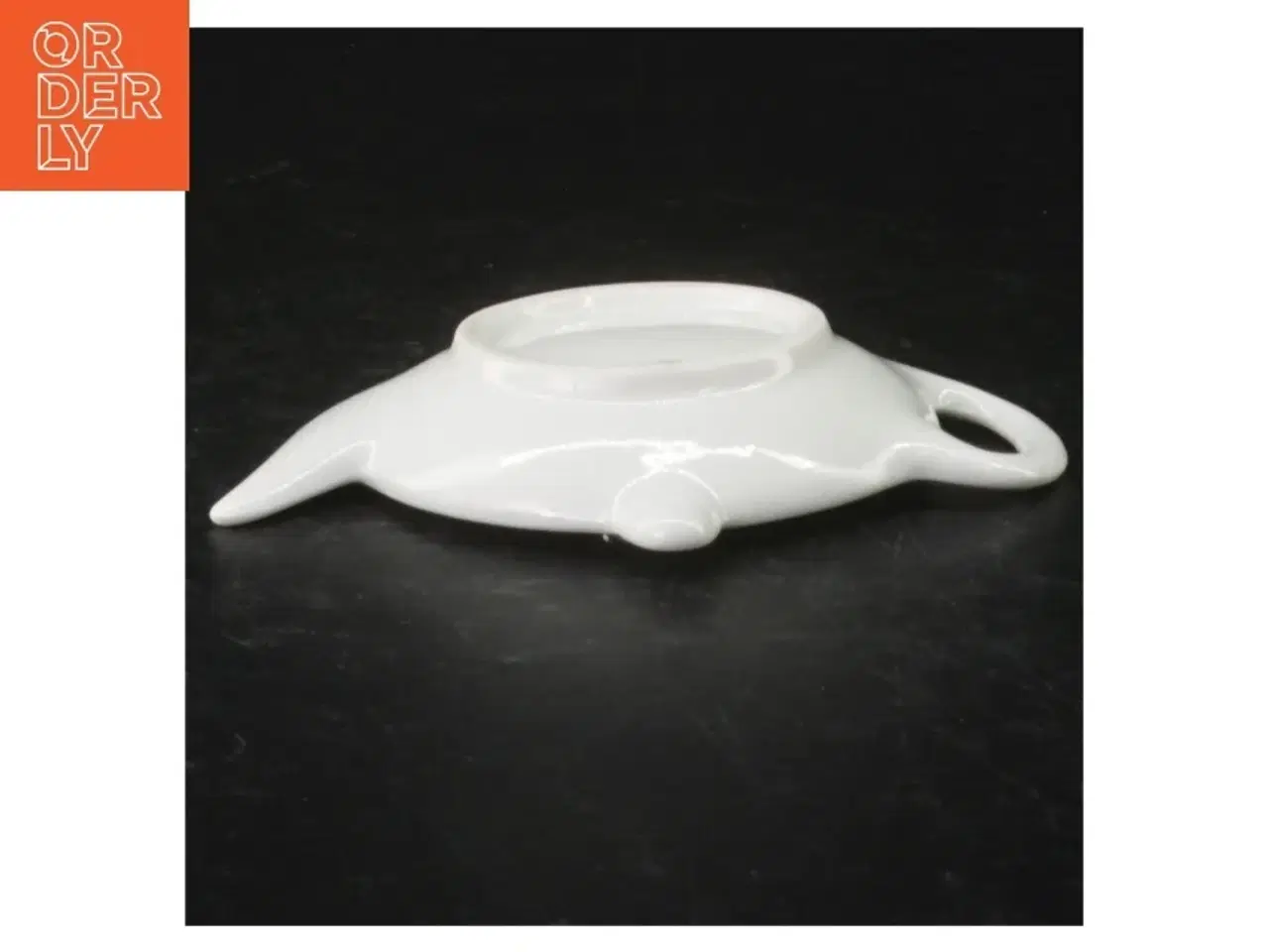 Billede 2 - Hvid porcelænsfad i tekandeform (str. 12 x 9 cm)