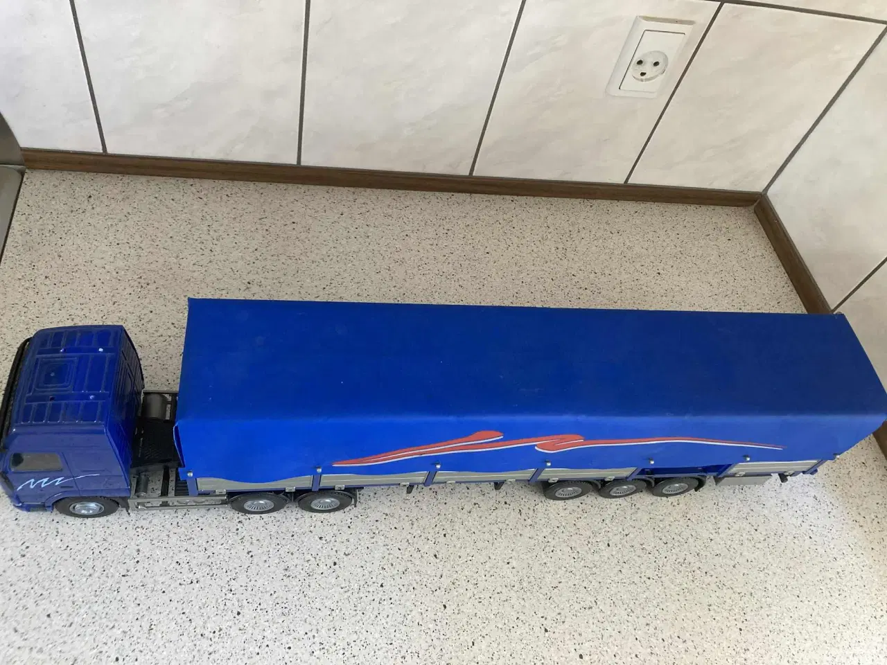 Billede 8 - Emek modellastbil 