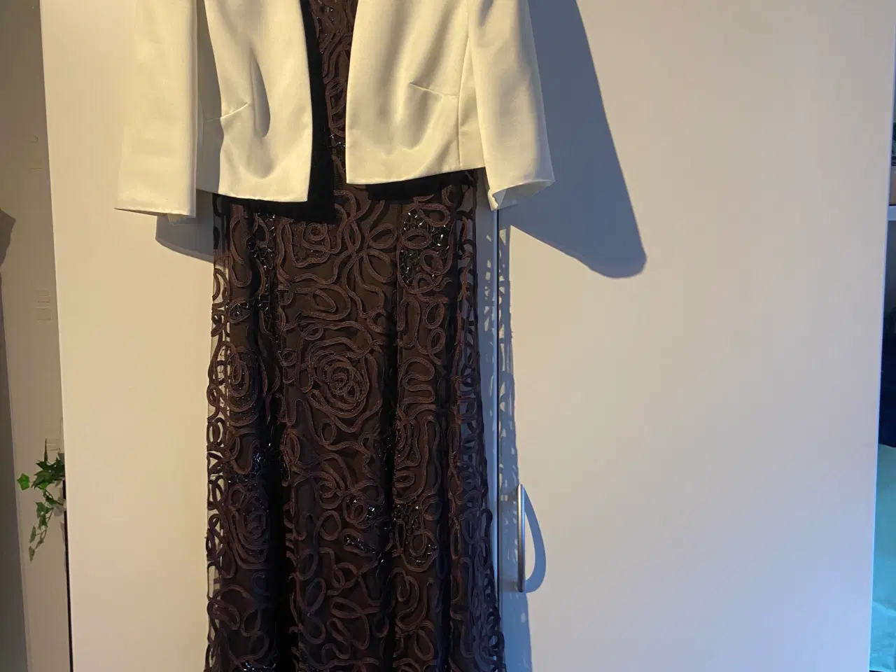 Billede 2 - Bolero jakke. Korte ærmer, æggeskal/beige.