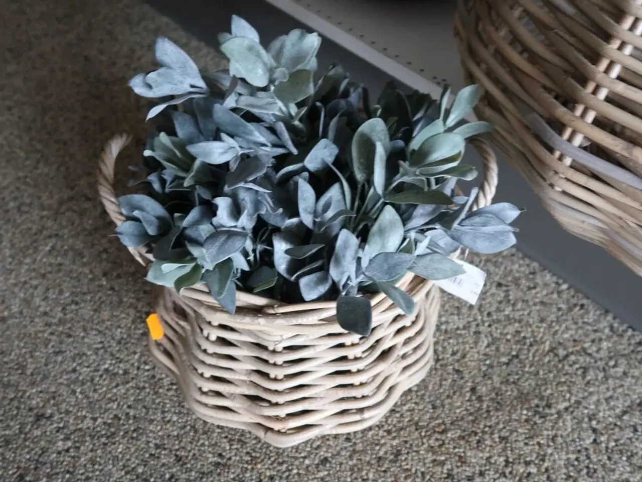 Billede 2 - Fletkurv med kunstige blomster