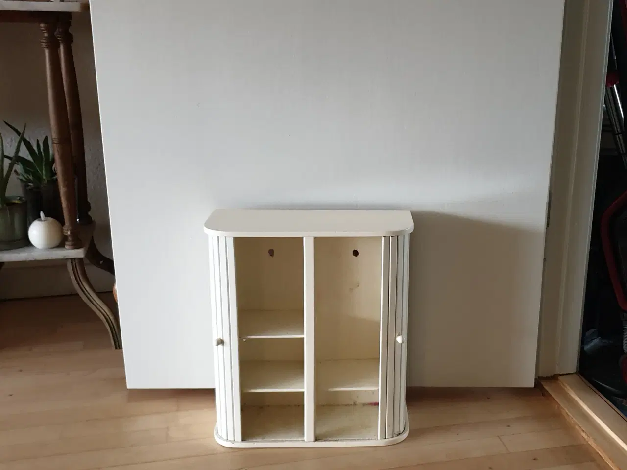 Billede 1 - Lille skab m jalousilåger SE 2 foto