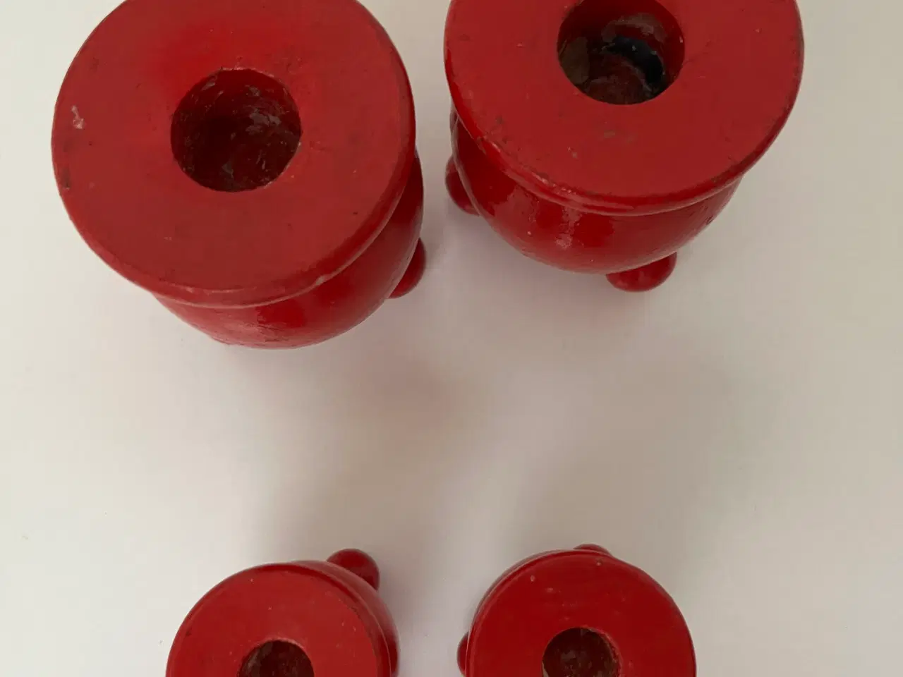 Billede 3 - Røde lysestager i træ