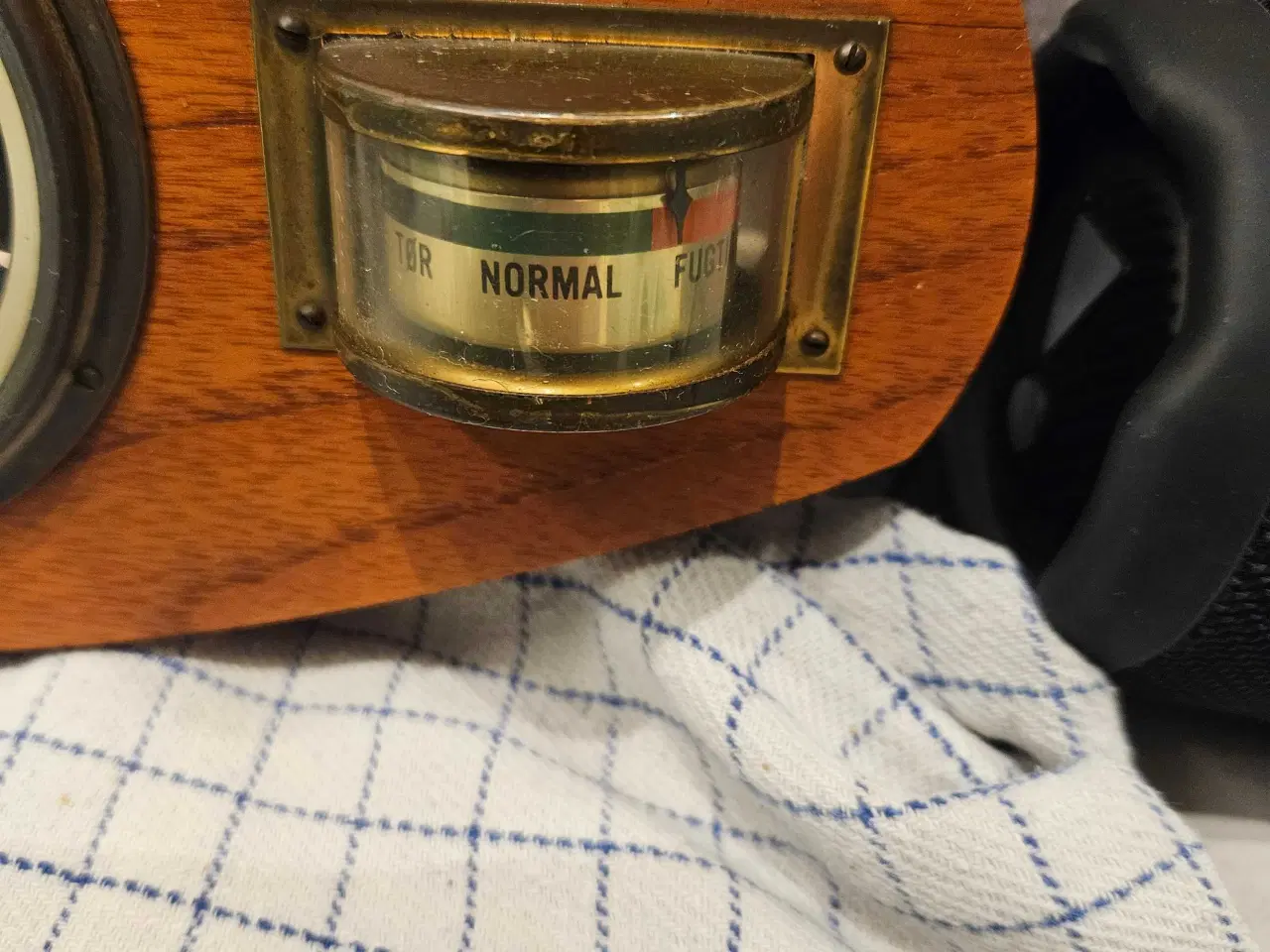 Billede 4 - Dette er et vintage barometer i træ, som måler luf