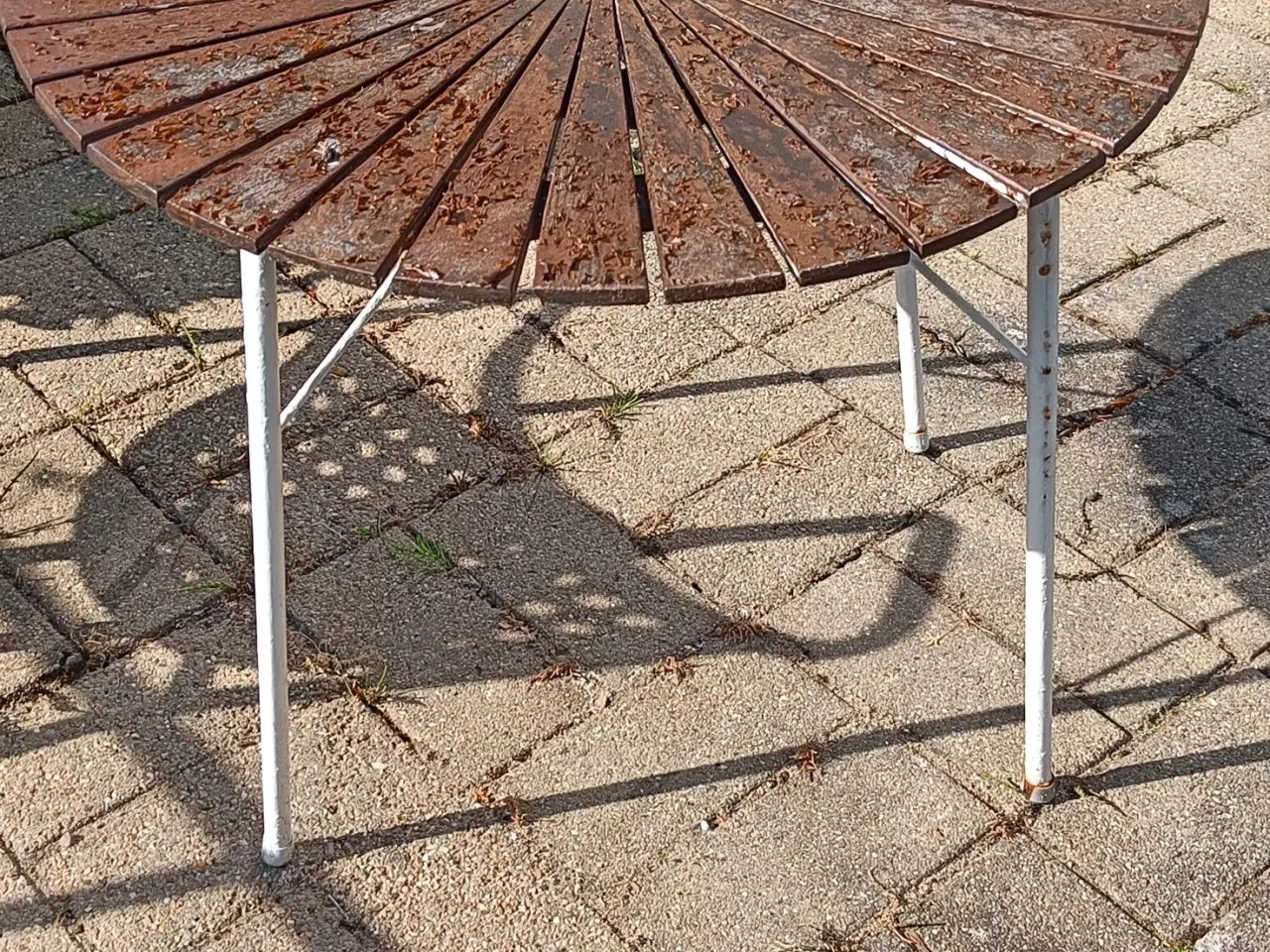 Billede 1 - Ovalt havebord sælges