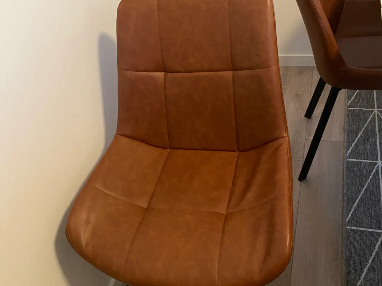 Billede 4 - Spisebord med seks stole