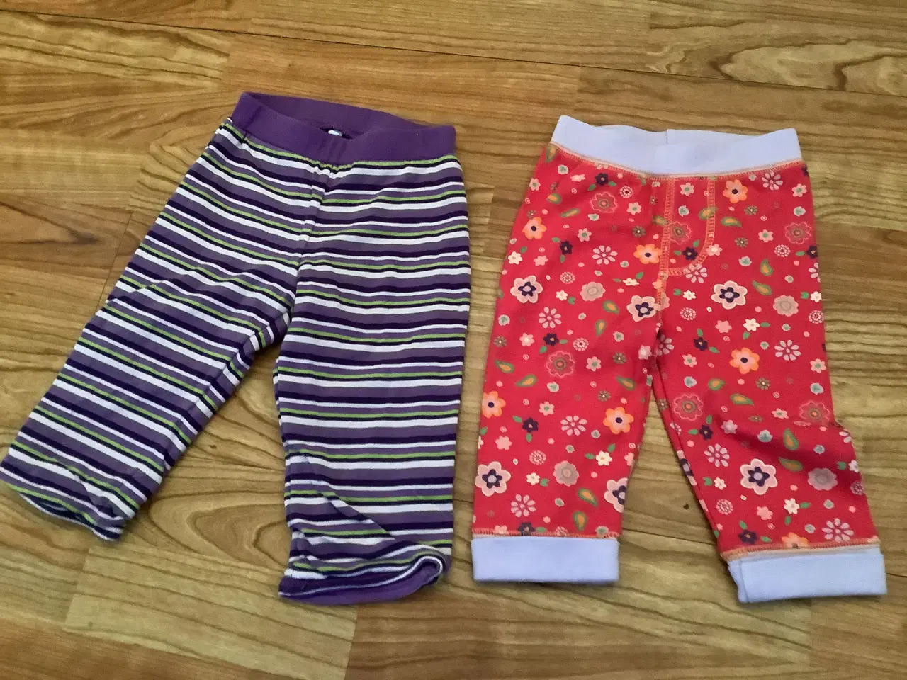 Billede 2 - Helt nye. 2 par bukser Friends str. 68 pige