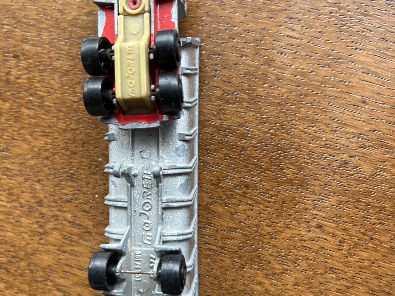 Billede 4 - Majorette trækker med grå lad