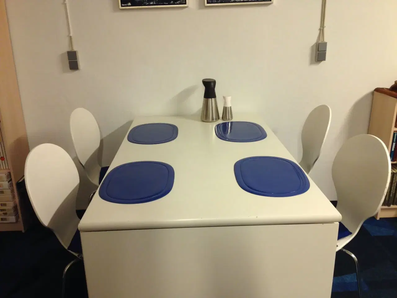 Billede 2 - Club8 bord med 4 stole