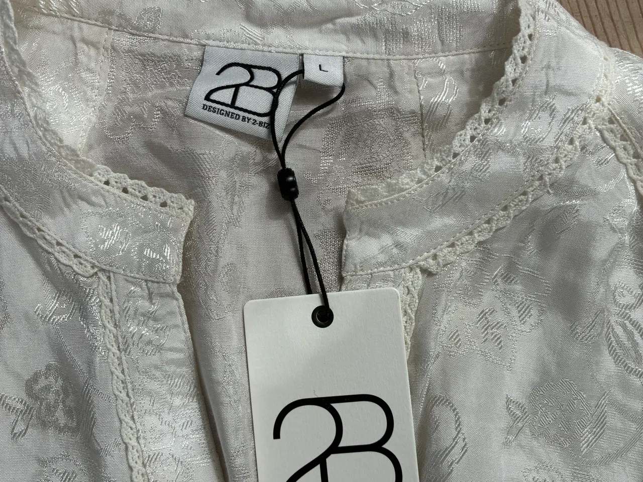 Billede 3 - Super flot Skjortebluse i lækker kvalitet 