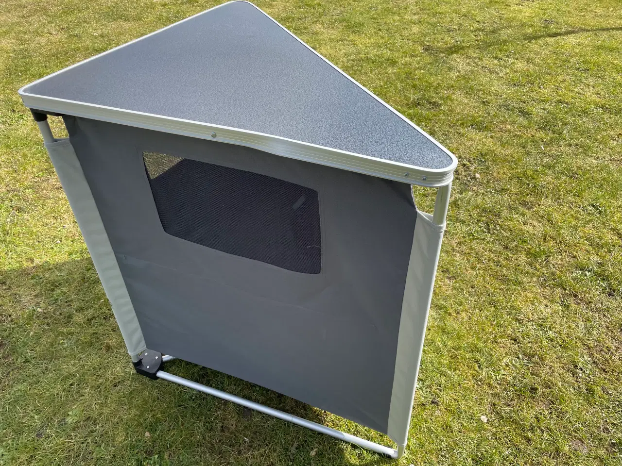 Billede 2 - Hjørneskab til camping 