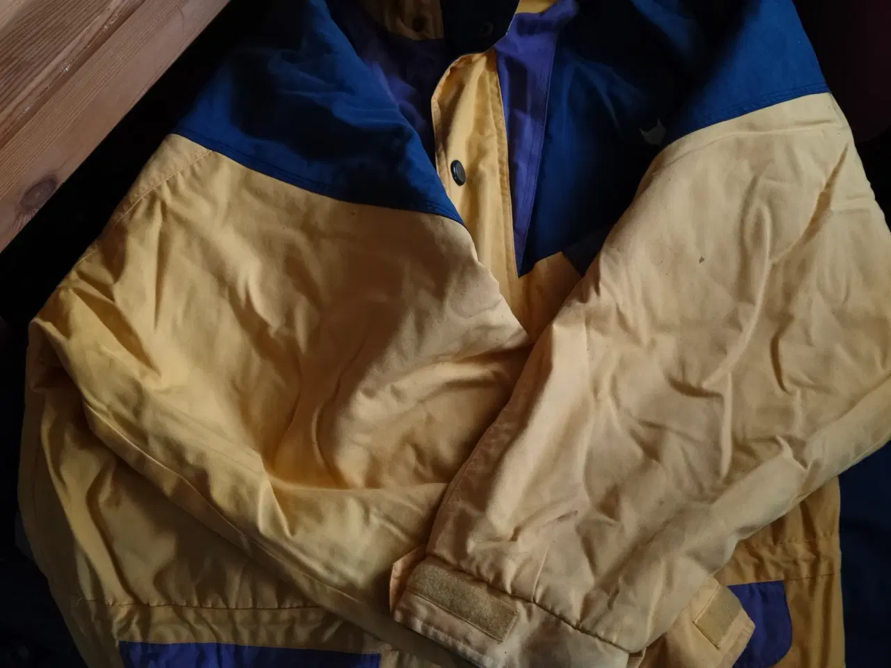 Billede 2 - 🧥Farverig jakke fra Wild Fox Wear – str. XL