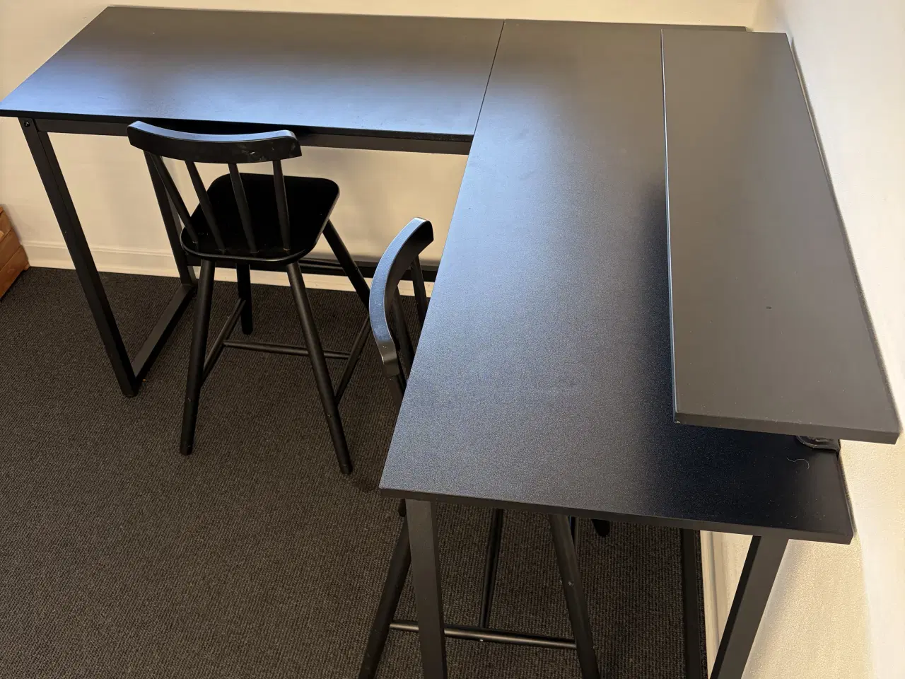 Billede 4 - Skrivebord/kreabord med 2 stole