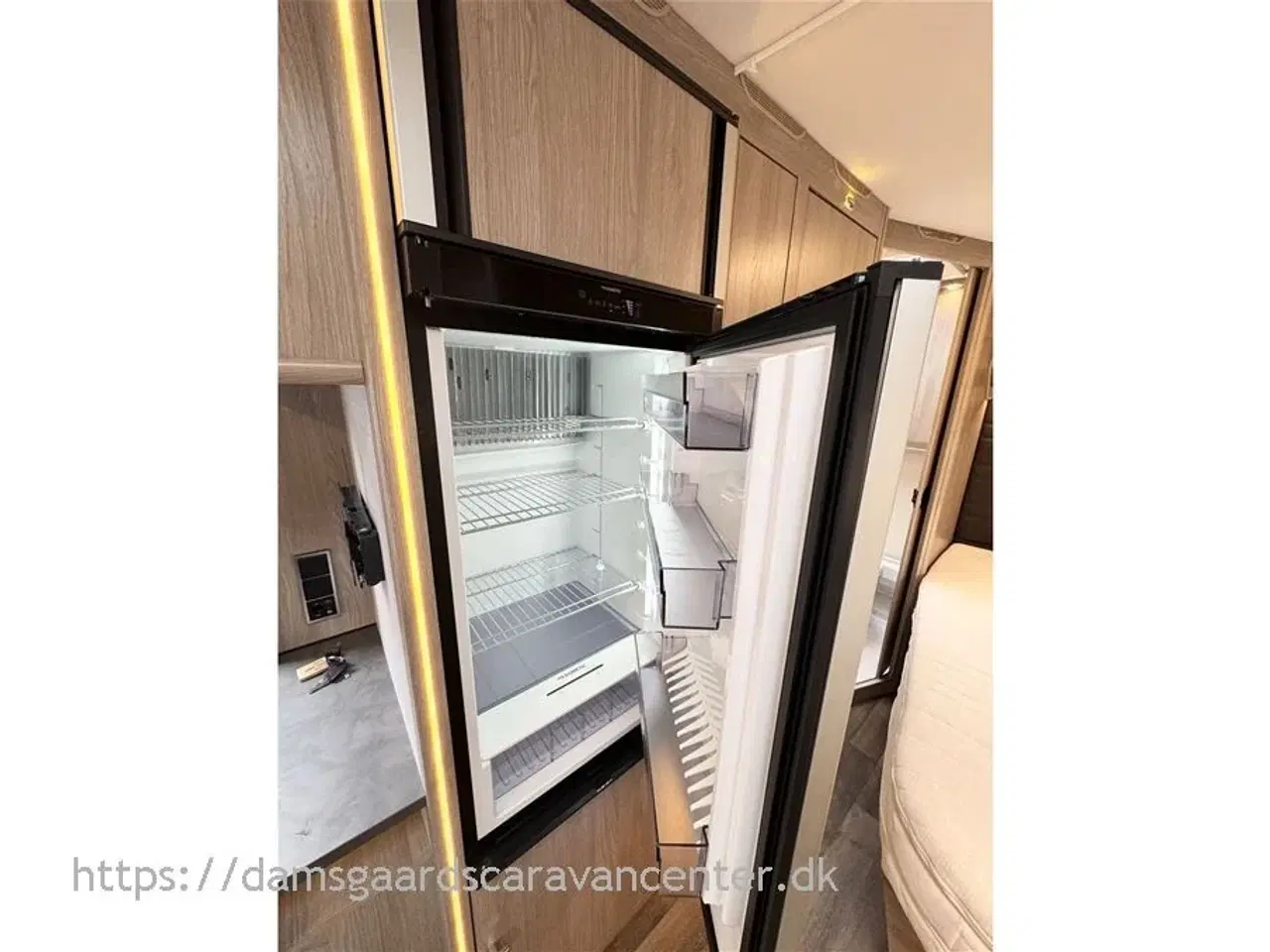 Billede 11 - 2023 - Kabe Briljant 470 XL   Franskseng-Alde-Gulvvarme-Mover-Telt