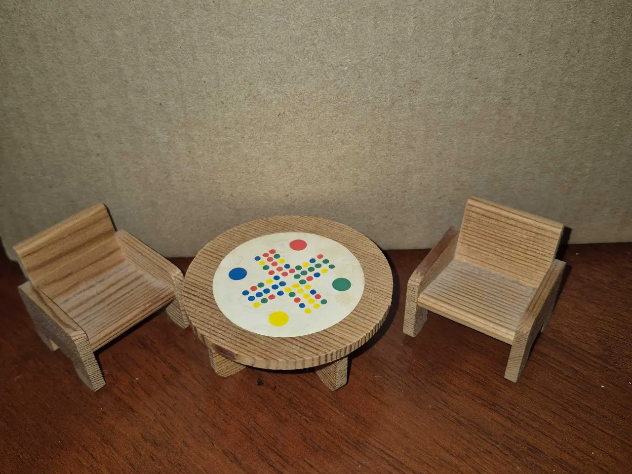 Billede 1 - Dukkehusmøbler fra 1989