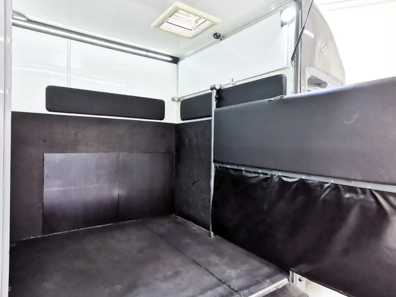 Billede 4 - Renault Master III T35 2,3 dCi 170 Hestetransport