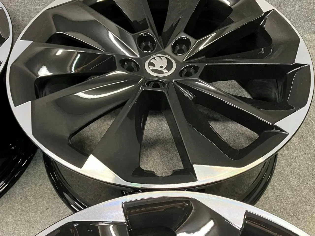 Billede 3 - ALUFÆLGE SKODA SUPERB 3V0 SUPERNOVA 19"
