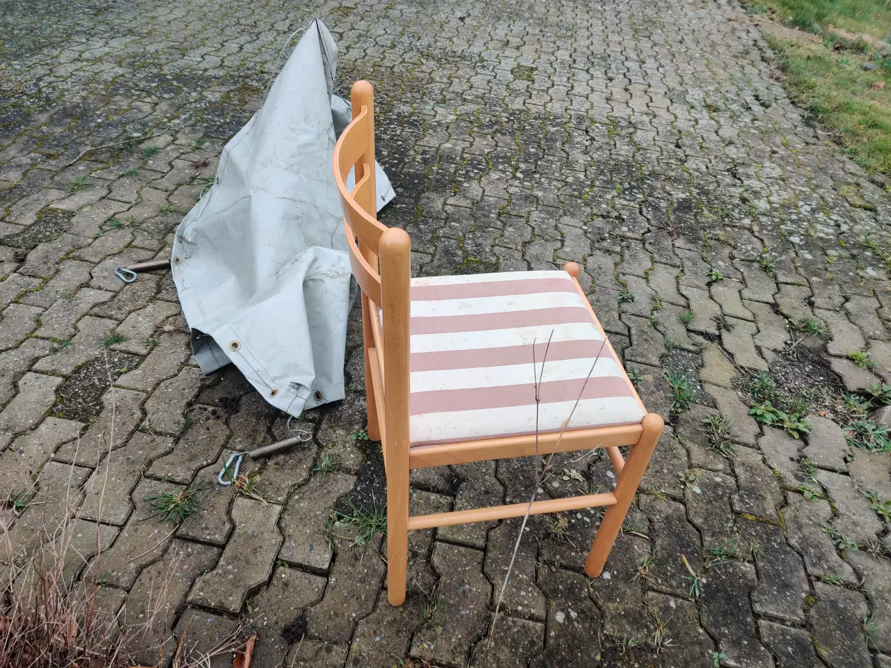 Billede 3 - Spisebord + stole