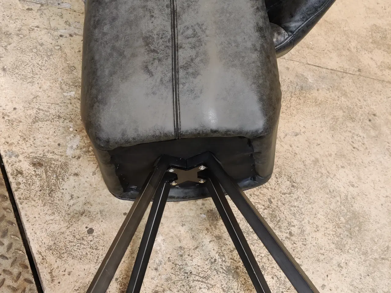 Billede 3 - Spisebordsstole i kunstlæder