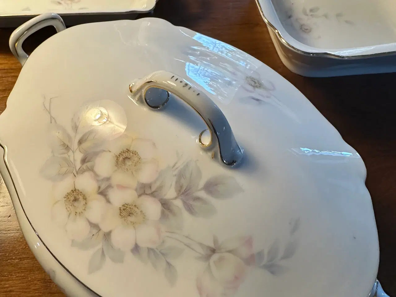 Billede 3 - Stort Bavaria stel med æbleblomst og guldkant