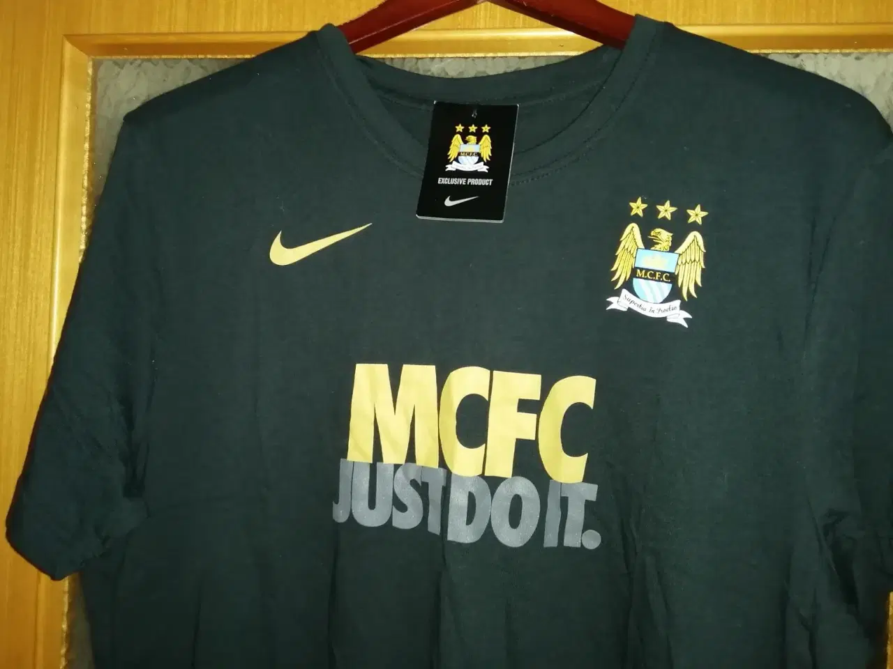 Billede 1 - MANCHESTER CITY FAN T.SHIRT, NY MED MÆRKER,XL