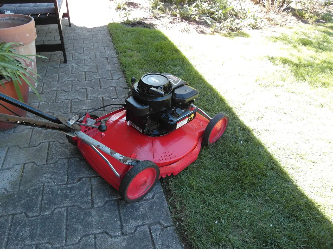 Billede 2 - Plæneklipper Klippo med Briggs&Stratton motor.