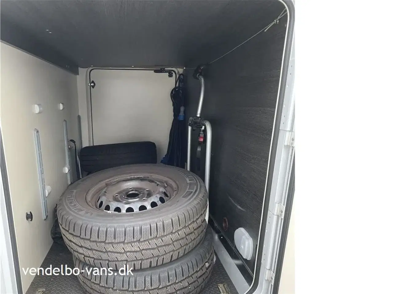 Billede 2 - 2022 - Rollerteam Kronos 285TL Comfort Power Selekt   Enkeltsenge over garagen og el-hæve/sænkeseng over siddegruppen