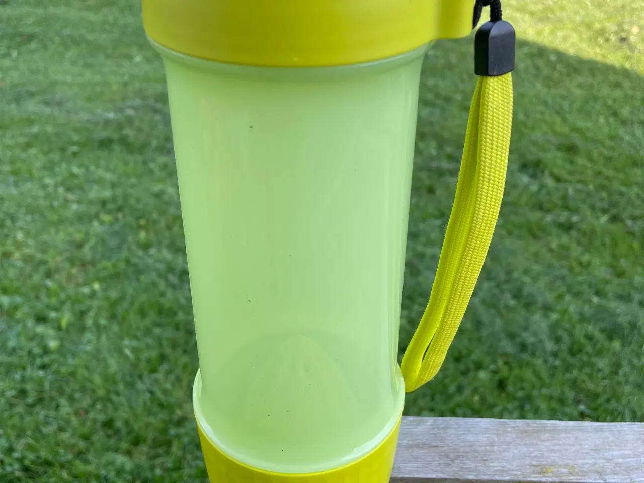 Billede 1 - Drikkedunk med infuser. Tupperware